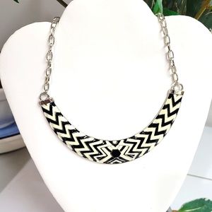 NWT COOKIE LEE Black and white bib necklace